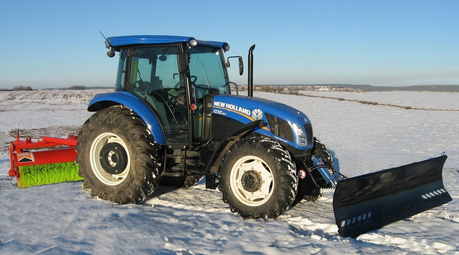 Плужно-щеточное оборудование к трактору NEW HOLAND