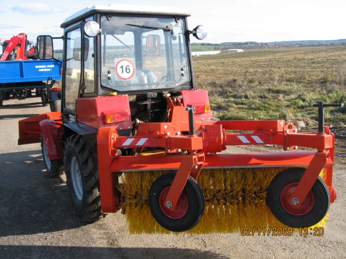 Машина коммунальная МК-320